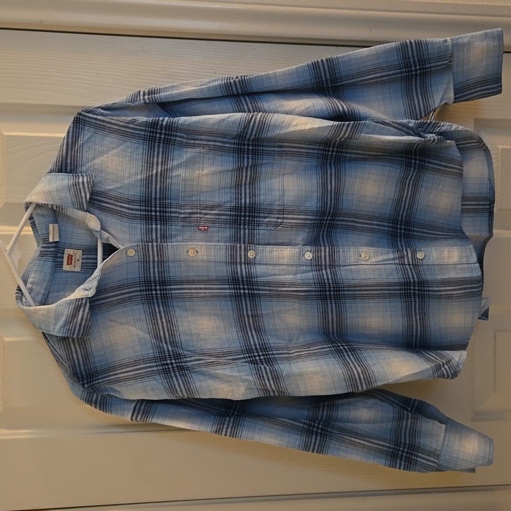 Levis Women's Flannel. Size Medium. Color Light blue with white & black.